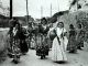 No van vestidas de flamenca, van vestidas de gitana