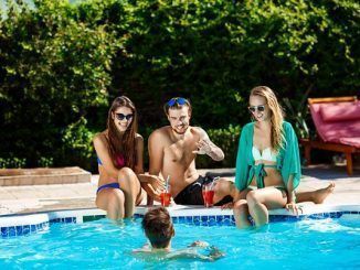 Piscina en casa: mantenimiento, beneficios y riesgos