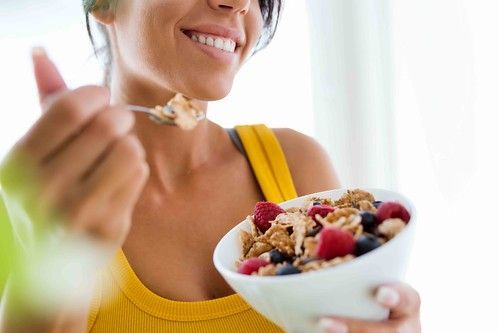 Alimentos a evitar por las mañanas para llevar una alimentación saludable
