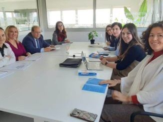 Los gitanos de Cantabria presentan su intenso trabajo en materia de salud en el IDIVAL para establecer líneas de colaboración