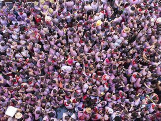La fiesta en Teruel que exalta al toro y la vaquilla y lo celebra con vino