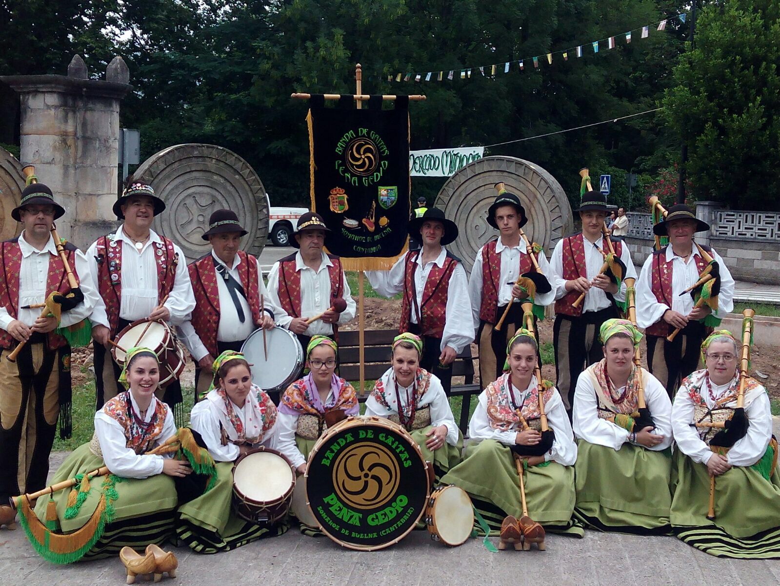 Sábado día 26 de julio coros ronda, pandereteras, gaitas, rabelistas y folk en la Plaza Duques de la Victoria de Ramales Sábado día 26 de julio coros ronda, pandereteras, gaitas, rabelistas y folk en la Plaza Duques de la Victoria de Ramales